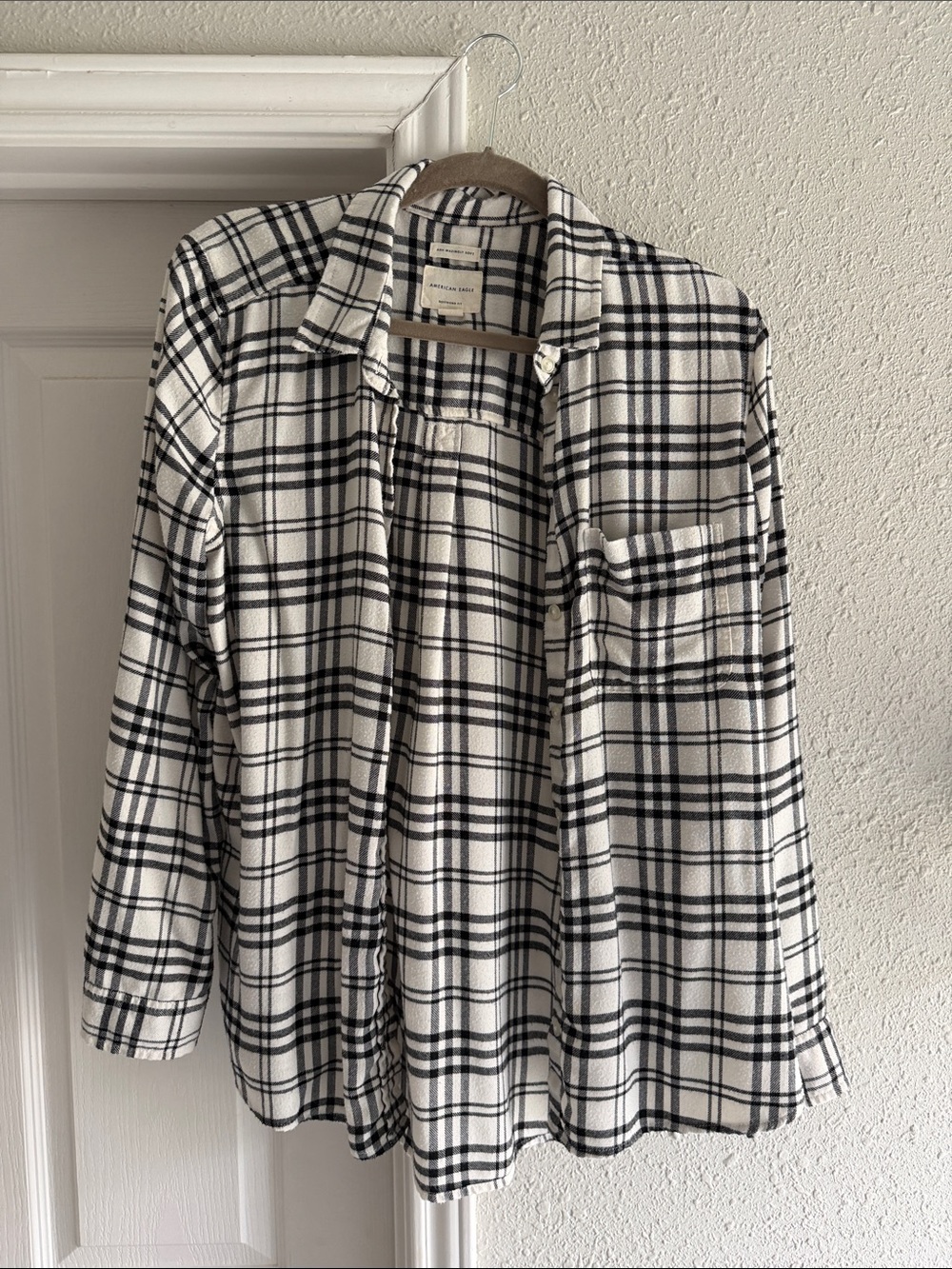 American Eagle Outfitters Black & White Plaid Button-Down Shirt